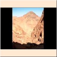 Sinai155 - The way down to Deir El Arbain.jpg